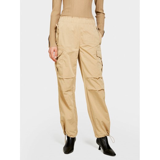 Sisley Spodnie materiałowe 4JQJLF04R Beżowy Relaxed Fit ze sklepu MODIVO w kategorii Spodnie damskie - zdjęcie 182619531