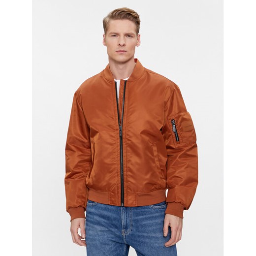 Calvin Klein Kurtka bomber Recycled Sateen Hero Bomber K10K109907 Brązowy Regular Fit ze sklepu MODIVO w kategorii Kurtki męskie - zdjęcie 182619901