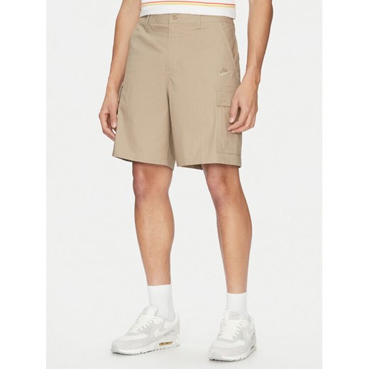 Nike Szorty materiałowe FN3517 Brązowy Standard Fit ze sklepu MODIVO w kategorii Spodenki męskie - zdjęcie 182620414