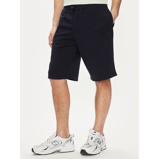 Guess Szorty materiałowe Clovis M4GD10 KBK32 Granatowy Loose Fit ze sklepu MODIVO w kategorii Spodenki męskie - zdjęcie 182620691