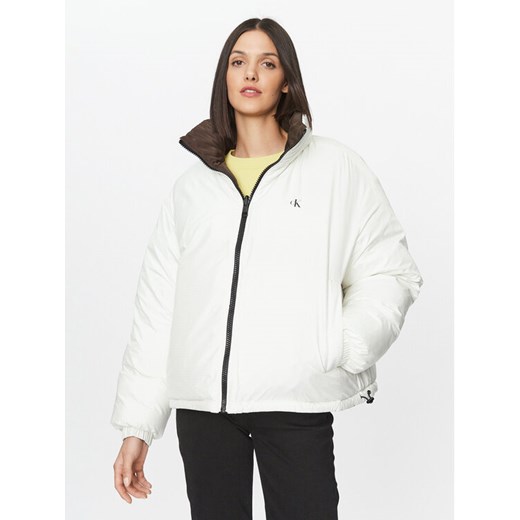 Calvin Klein Jeans Kurtka zimowa 90's J20J222333 Biały Oversize ze sklepu MODIVO w kategorii Kurtki damskie - zdjęcie 182622472