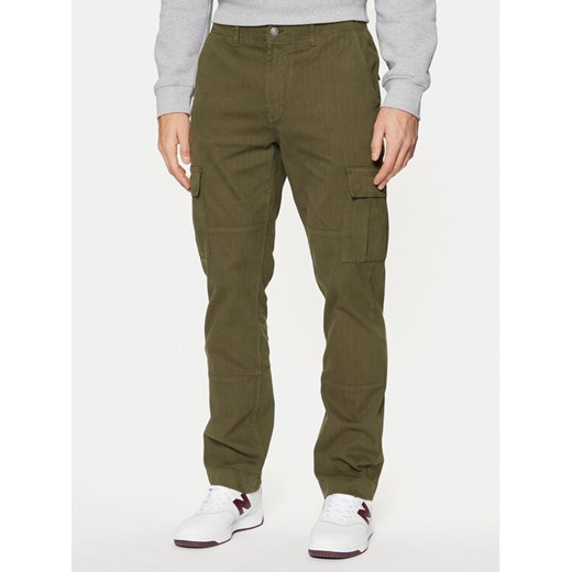 Guess Spodnie materiałowe M4BB39 WGC21 Zielony Regular Fit ze sklepu MODIVO w kategorii Spodnie męskie - zdjęcie 182623912