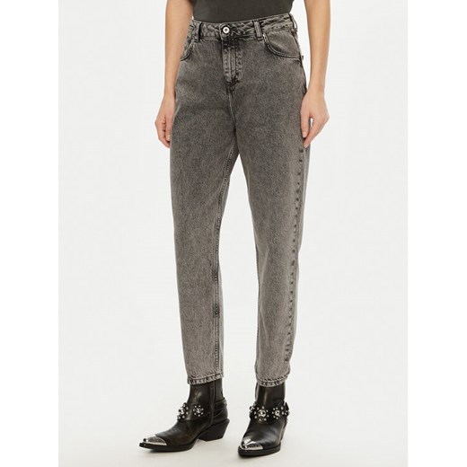 Mustang Jeansy Charlotte 1015989 Szary Mom Fit ze sklepu MODIVO w kategorii Jeansy damskie - zdjęcie 182623914