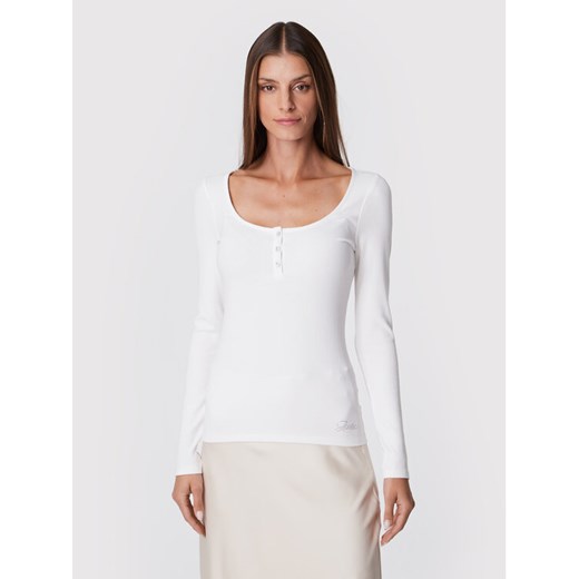 Guess Bluzka W2YP46 KBCO2 Biały Slim Fit ze sklepu MODIVO w kategorii Bluzki damskie - zdjęcie 182624033
