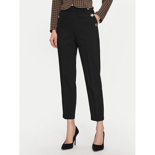 Lola Casademunt by Maite Spodnie materiałowe MF2414007 Czarny Straight Fit ze sklepu MODIVO w kategorii Spodnie damskie - zdjęcie 182624714