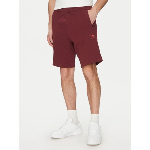 adidas Szorty sportowe Essentials Trefoil JD2436 Czerwony Regular Fit ze sklepu MODIVO w kategorii Spodenki męskie - zdjęcie 182624864