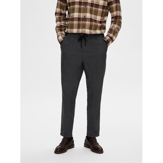 Selected Homme Spodnie materiałowe 16090956 Szary Slim Tapered Fit ze sklepu MODIVO w kategorii Spodnie męskie - zdjęcie 182625354