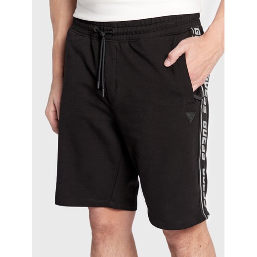 Guess Szorty sportowe Z2YD02 K6ZS1 Czarny Regular Fit ze sklepu MODIVO w kategorii Spodenki męskie - zdjęcie 182625721