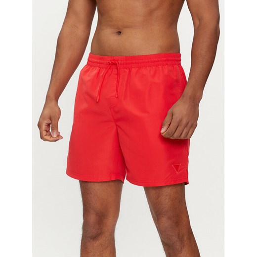 Guess Szorty kąpielowe F4GT01 WG282 Czerwony Regular Fit ze sklepu MODIVO w kategorii Kąpielówki - zdjęcie 182627570