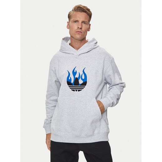 adidas Bluza Flames Logo IS2947 Szary Regular Fit ze sklepu MODIVO w kategorii Bluzy męskie - zdjęcie 182630953
