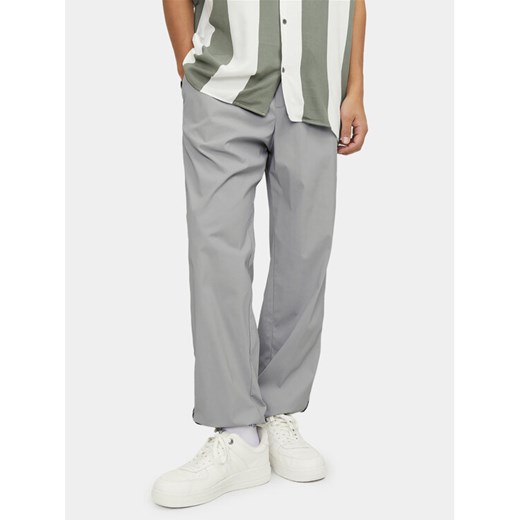 Jack&Jones Spodnie dresowe Karl 12253040 Szary Loose Fit ze sklepu MODIVO w kategorii Spodnie męskie - zdjęcie 182631192