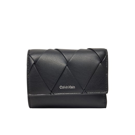 Calvin Klein Portfel damski Ck Woven Small Trifold K60K612953 Czarny ze sklepu MODIVO w kategorii Portfele damskie - zdjęcie 182632240