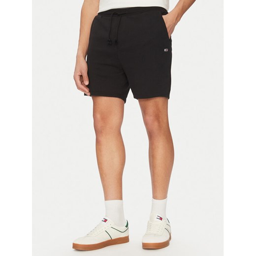 Tommy Jeans Szorty sportowe Entry Graphic DM0DM21369 Czarny Regular Fit ze sklepu MODIVO w kategorii Spodenki męskie - zdjęcie 182632361