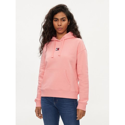 Tommy Jeans Bluza Badge DW0DW17326 Różowy Boxy Fit ze sklepu MODIVO w kategorii Bluzy damskie - zdjęcie 182632824