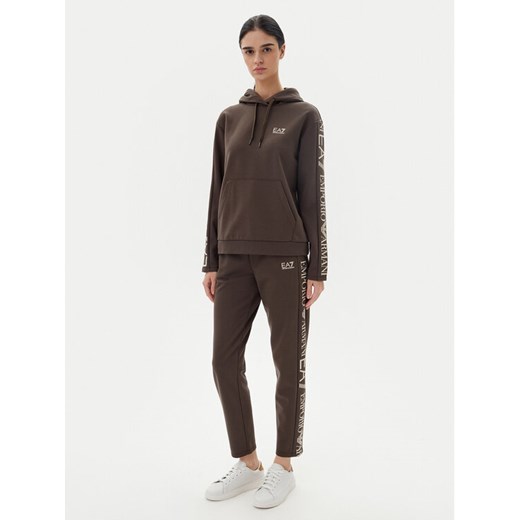 EA7 Emporio Armani Dres 7W000116 AF10443 U6139 Brązowy Regular Fit ze sklepu MODIVO w kategorii Dresy damskie - zdjęcie 182633442