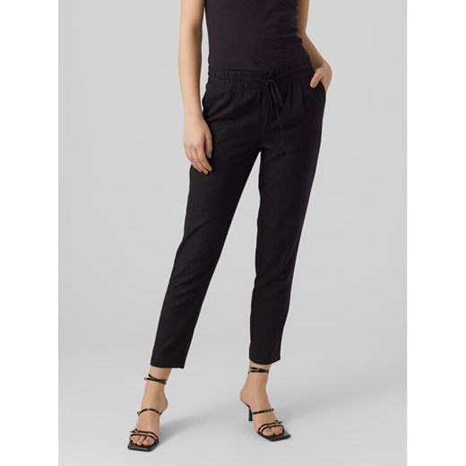 Vero Moda Spodnie materiałowe Jesmilo 10279691 Czarny Regular Fit ze sklepu MODIVO w kategorii Spodnie damskie - zdjęcie 182633634