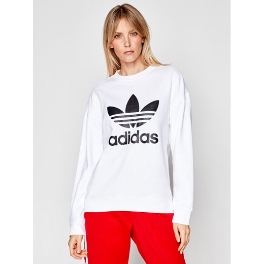 adidas Bluza Trefoil GN2961 Biały Regular Fit ze sklepu MODIVO w kategorii Bluzy damskie - zdjęcie 182633642