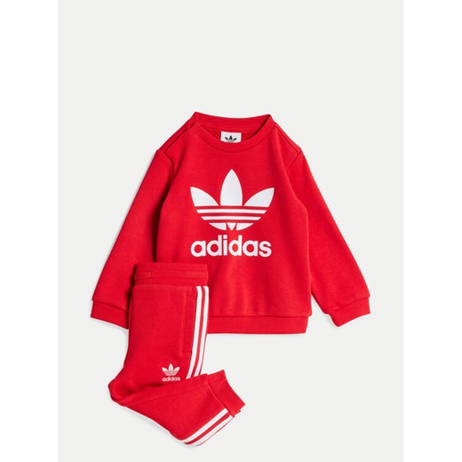 adidas Dres JC6510 Czerwony Regular Fit ze sklepu MODIVO w kategorii Komplety chłopięce - zdjęcie 182633712