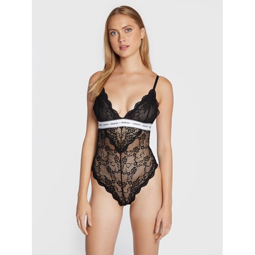 Guess Body Belle O2BM00 KBBT0 Czarny Slim Fit ze sklepu MODIVO w kategorii Body damskie - zdjęcie 182633921
