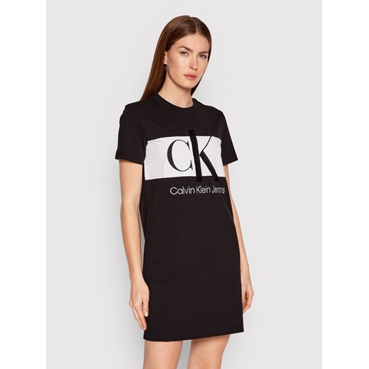 Calvin Klein Jeans Sukienka codzienna J20J218862 Czarny Regular Fit ze sklepu MODIVO w kategorii Sukienki - zdjęcie 182634190
