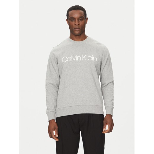 Calvin Klein Bluza Logo K10K104059 Szary Regular Fit ze sklepu MODIVO w kategorii Bluzy męskie - zdjęcie 182634540