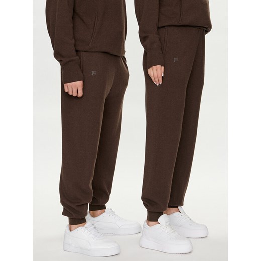 Pangaia Spodnie dresowe Archive Recycled Cashmere Brązowy Loose Fit ze sklepu MODIVO w kategorii Spodnie męskie - zdjęcie 182635951