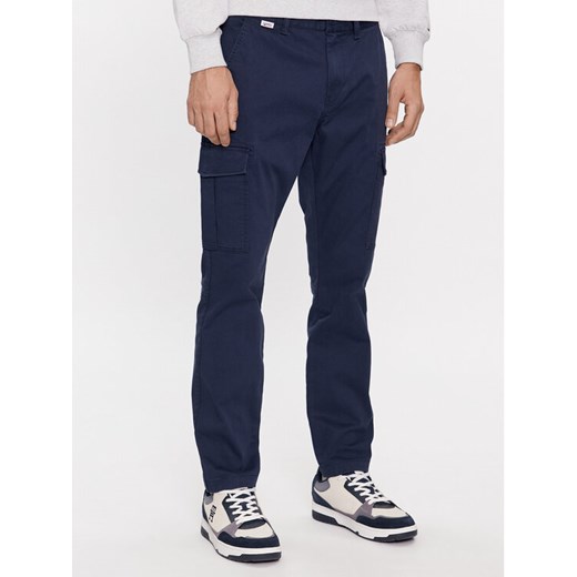 Tommy Jeans Spodnie materiałowe Austin DM0DM17678 Granatowy Slim Fit ze sklepu MODIVO w kategorii Spodnie męskie - zdjęcie 182636264