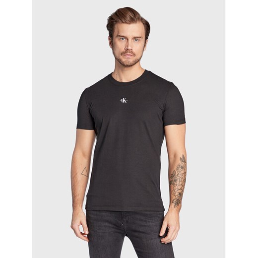 Calvin Klein Jeans T-Shirt Monogram J30J322466 Czarny Regular Fit ze sklepu MODIVO w kategorii T-shirty męskie - zdjęcie 182636760