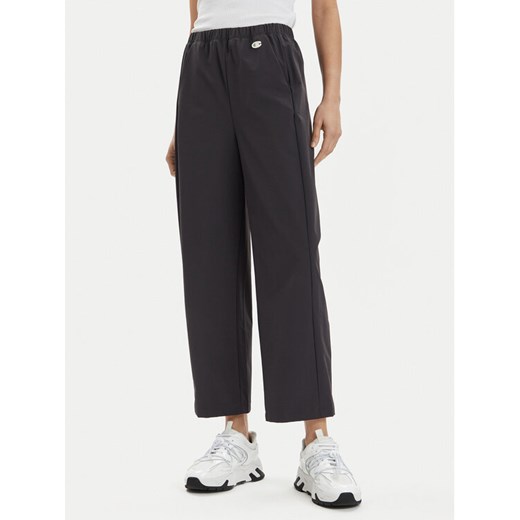 Champion Spodnie materiałowe 117110 Szary Relaxed Fit ze sklepu MODIVO w kategorii Spodnie damskie - zdjęcie 182638064