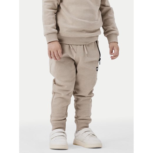 NAME IT Spodnie dresowe 13220380 Beżowy Regular Fit ze sklepu MODIVO w kategorii Spodnie chłopięce - zdjęcie 182639572