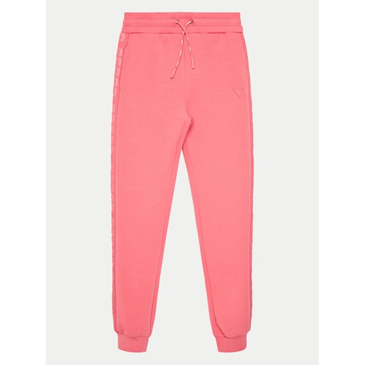 Guess Spodnie dresowe J2YQ24 FL03S Różowy Regular Fit ze sklepu MODIVO w kategorii Spodnie dziewczęce - zdjęcie 182639953
