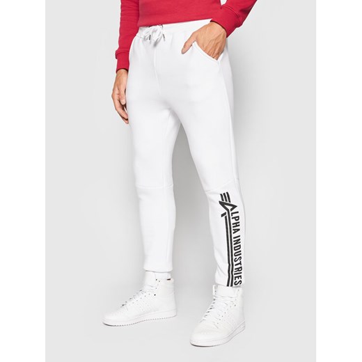 Alpha Industries Spodnie dresowe Jogger 118364 Biały Regular Fit ze sklepu MODIVO w kategorii Spodnie męskie - zdjęcie 182640482