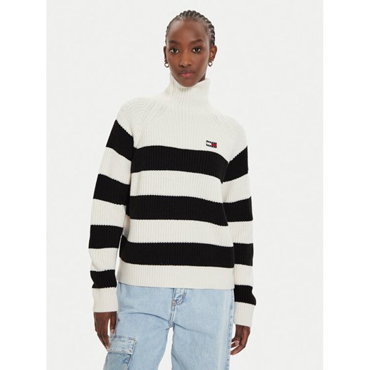 Tommy Jeans Golf Badge DW0DW19914 Czarny Regular Fit ze sklepu MODIVO w kategorii Swetry damskie - zdjęcie 182640823