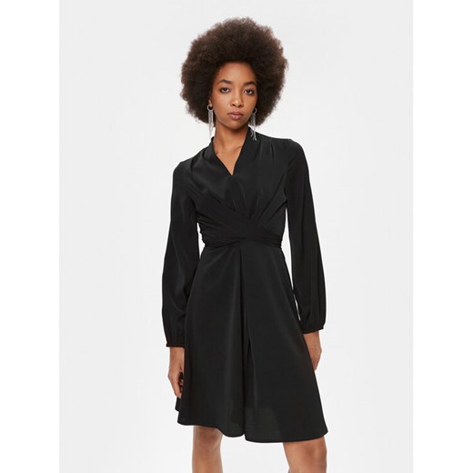 DKNY Sukienka codzienna DD3G2174 Czarny Regular Fit ze sklepu MODIVO w kategorii Sukienki - zdjęcie 182640941