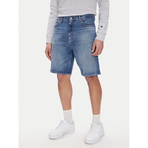 Tommy Jeans Szorty jeansowe Isaac DM0DM20952 Niebieski Relaxed Fit ze sklepu MODIVO w kategorii Spodenki męskie - zdjęcie 182641563