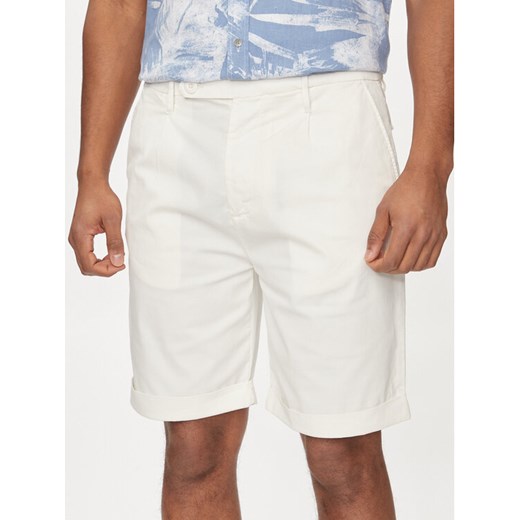 Guess Szorty materiałowe Noah M4GD14 WG3QA Écru Slim Fit ze sklepu MODIVO w kategorii Spodenki męskie - zdjęcie 182642331