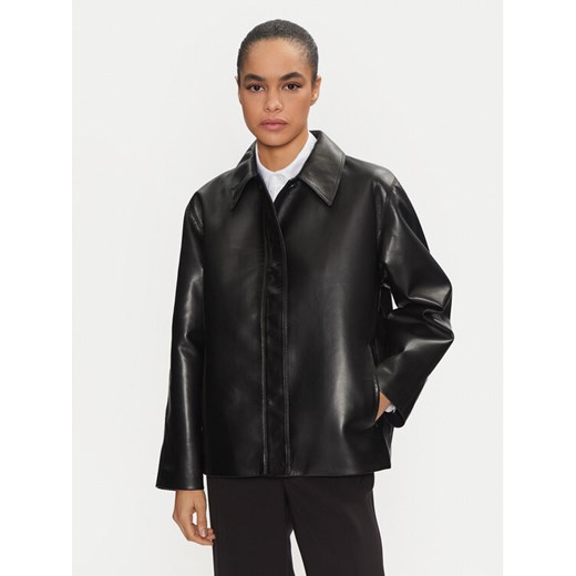 Calvin Klein Kurtka skórzana K20K208337 Czarny Relaxed Fit ze sklepu MODIVO w kategorii Kurtki damskie - zdjęcie 182642922