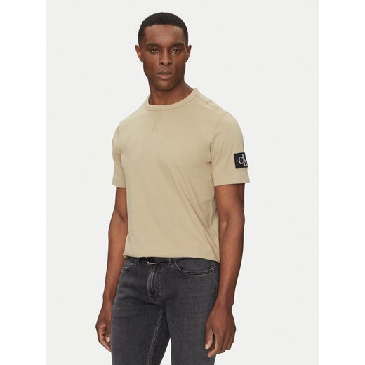 Calvin Klein Jeans T-Shirt J30J323484 Beżowy Regular Fit ze sklepu MODIVO w kategorii T-shirty męskie - zdjęcie 182644072
