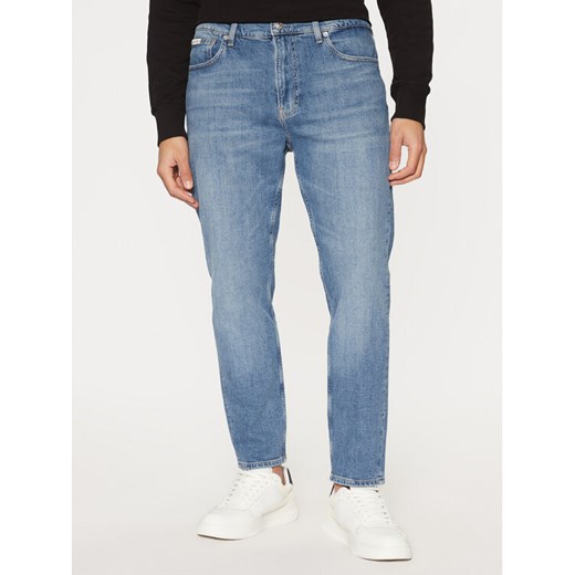 Calvin Klein Jeans Jeansy J30J327175 Niebieski Tapered Fit ze sklepu MODIVO w kategorii Jeansy męskie - zdjęcie 182645474