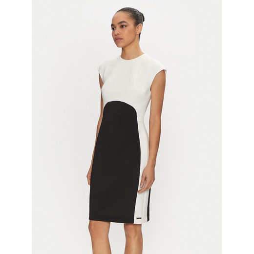 Calvin Klein Sukienka koktajlowa K20K207899 Czarny Slim Fit ze sklepu MODIVO w kategorii Sukienki - zdjęcie 182645804