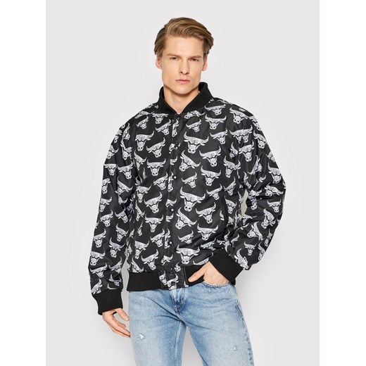 New Era Kurtka bomber Chicago Bulls All Over Logo 12893178 Czarny Regular Fit ze sklepu MODIVO w kategorii Kurtki męskie - zdjęcie 182646920