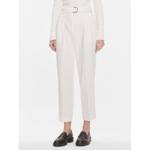 Boss Spodnie materiałowe Tapiah 50490037 Écru Relaxed Fit ze sklepu MODIVO w kategorii Spodnie damskie - zdjęcie 182647730