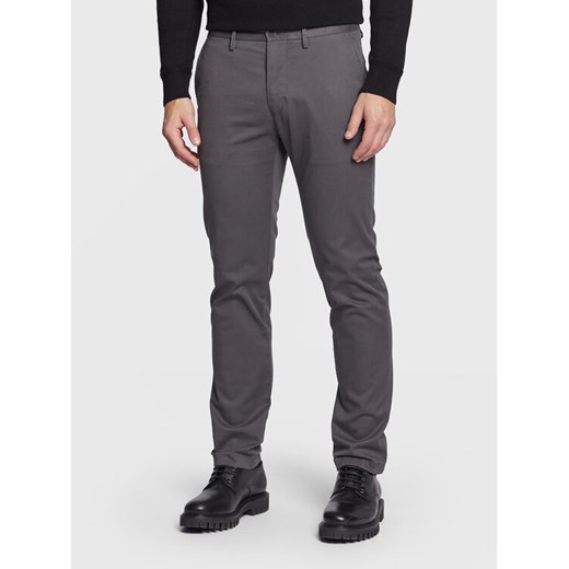 Tommy Hilfiger Chinosy Core Denton MW0MW28884 Szary Straight Fit ze sklepu MODIVO w kategorii Spodnie męskie - zdjęcie 182648184