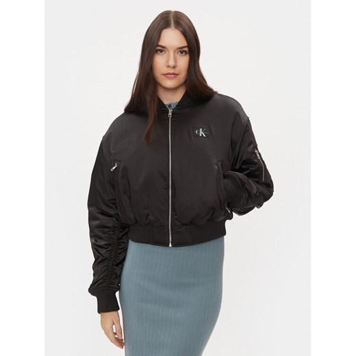 Calvin Klein Jeans Kurtka bomber J20J222591 Czarny Regular Fit ze sklepu MODIVO w kategorii Kurtki damskie - zdjęcie 182650174