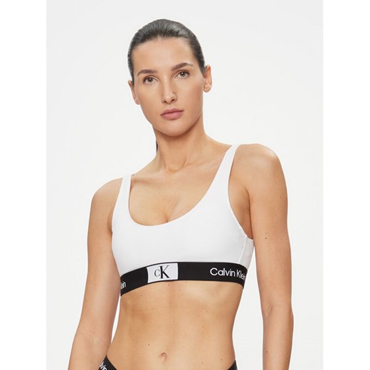 Calvin Klein Swimwear Góra od bikini KW0KW02257 Biały ze sklepu MODIVO w kategorii Stroje kąpielowe - zdjęcie 182651324