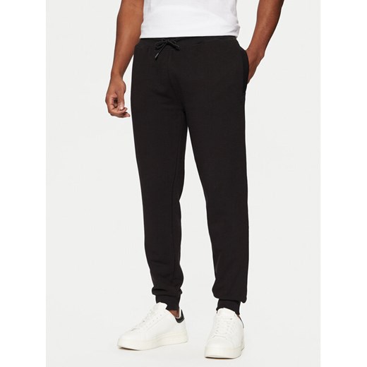 Guess Spodnie dresowe Z2YB22 KAIJ1 Czarny Regular Fit ze sklepu MODIVO w kategorii Spodnie męskie - zdjęcie 182651612