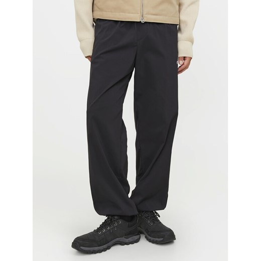 Jack&Jones Spodnie dresowe Karl 12253040 Czarny Loose Fit ze sklepu MODIVO w kategorii Spodnie męskie - zdjęcie 182651960