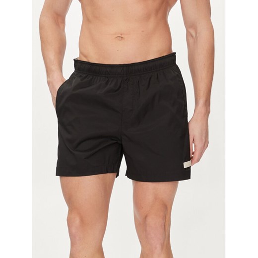 Calvin Klein Swimwear Szorty kąpielowe KM0KM00939 Czarny Regular Fit ze sklepu MODIVO w kategorii Kąpielówki - zdjęcie 182653003