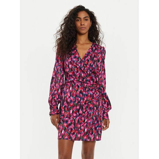 Guess Sukienka koktajlowa Marion W4BK40 WGLK2 Różowy Slim Fit ze sklepu MODIVO w kategorii Sukienki - zdjęcie 182653801