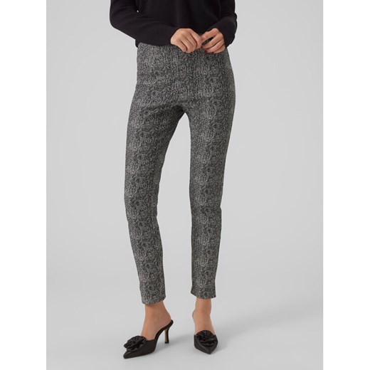 Vero Moda Spodnie materiałowe 10294377 Szary Slim Fit ze sklepu MODIVO w kategorii Spodnie damskie - zdjęcie 182654010